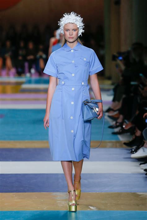 miu miu perlenkleid|miu miou fashion show.